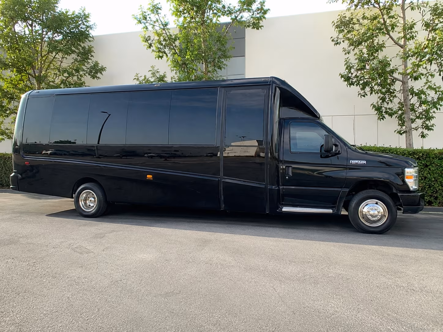 bus rentals for bands performers and touring groups moving through salem