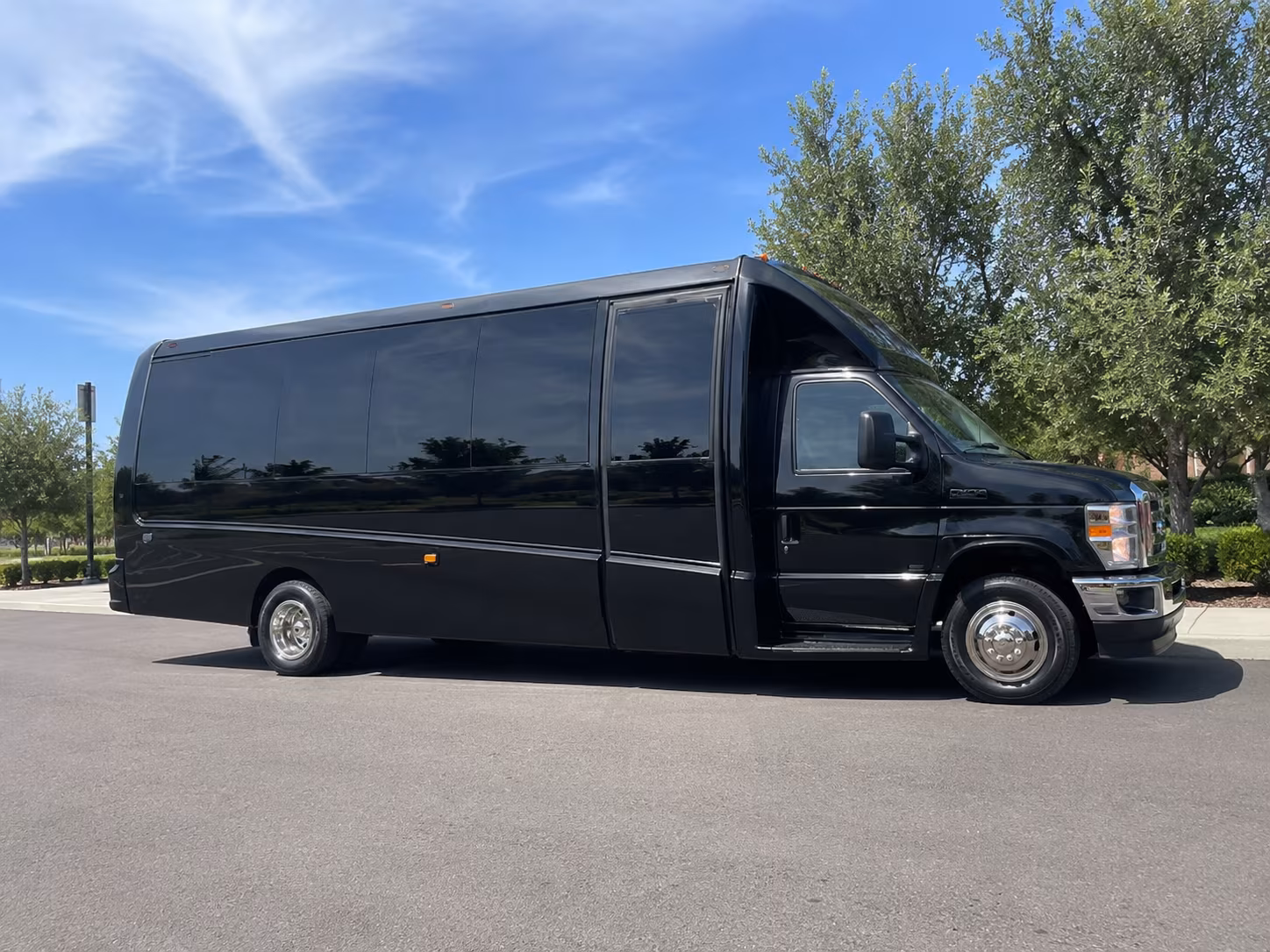 bus rentals for groups heading to portland concerts and arena shows
